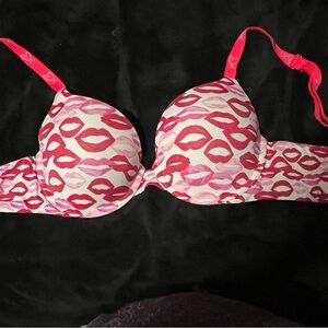 *SOLD* Victoria's Secret Pink and Red Lip Print Bra